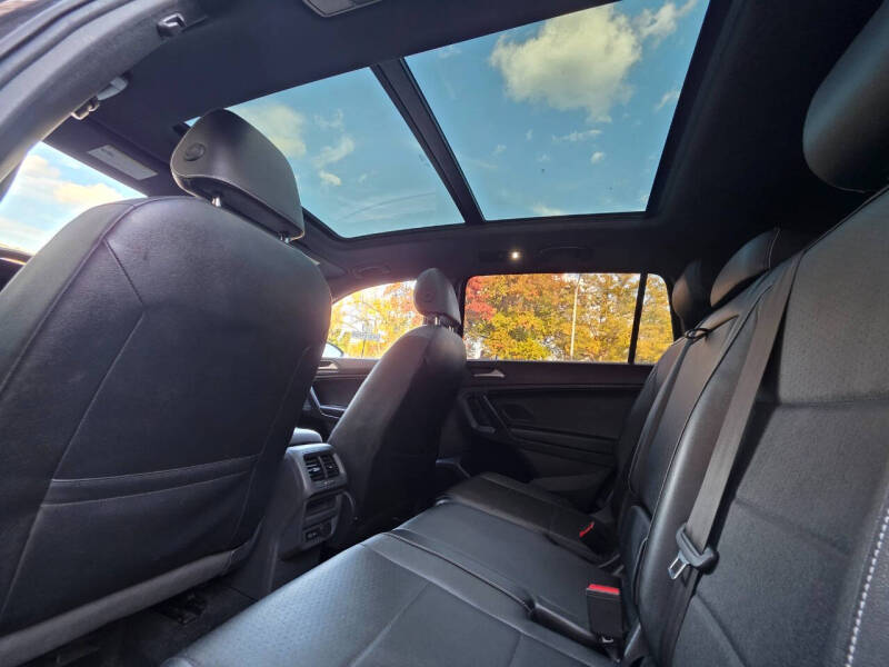 2021 Volkswagen Tiguan SE R-Line Black