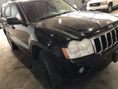 2005 Jeep Grand Cherokee for sale at Square Business Automotive in Milwaukee WI