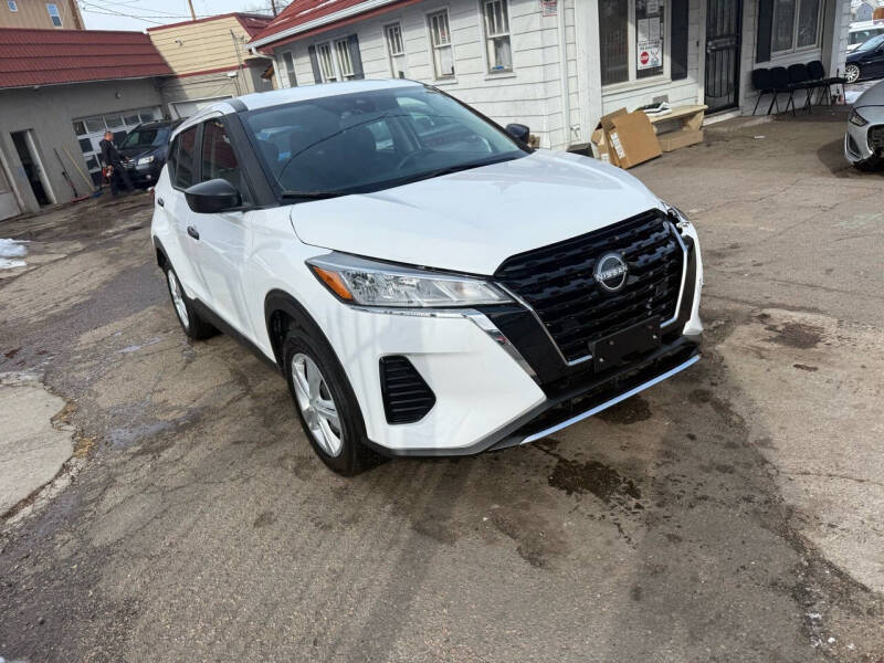 2023 Nissan Kicks S's photo