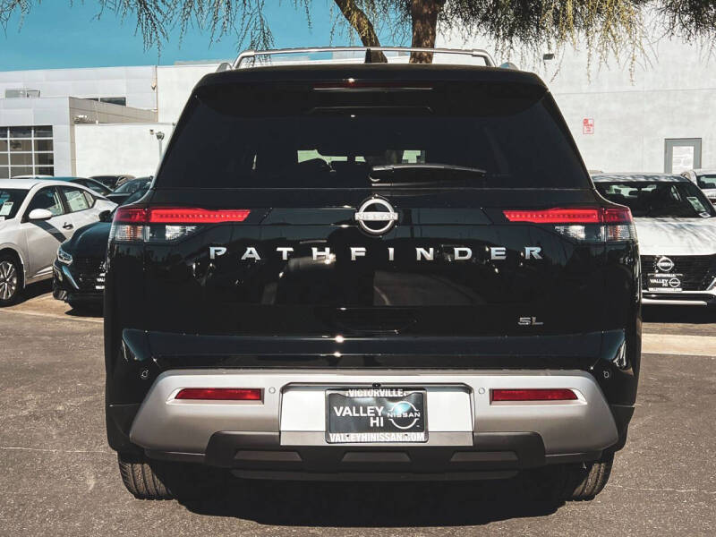 2025 Nissan Pathfinder SL