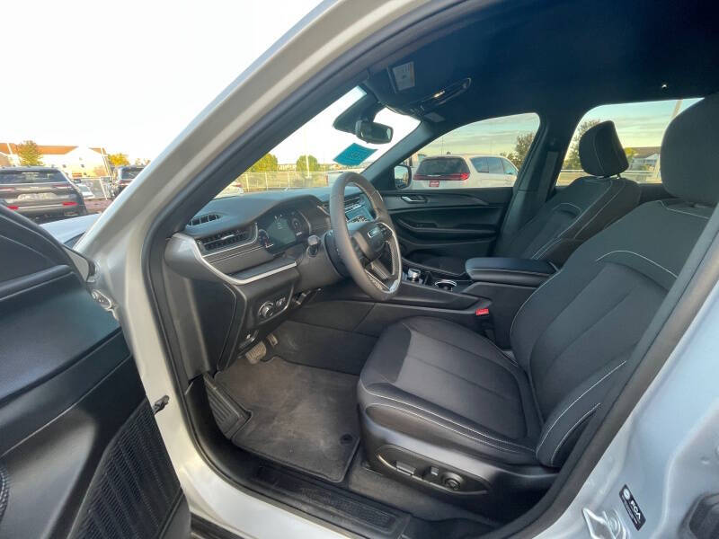 2024 Jeep Grand Cherokee Laredo X