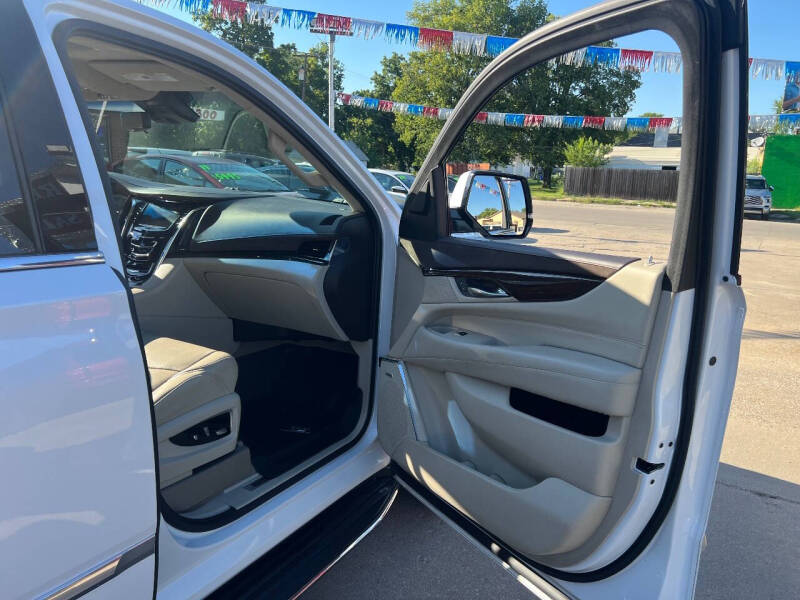 2017 Cadillac Escalade ESV Luxury