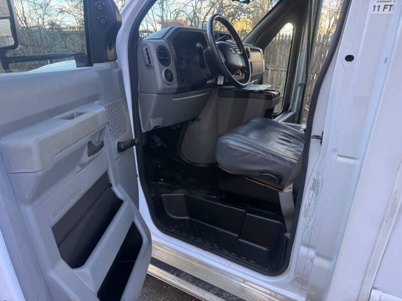 2017 Ford E-450