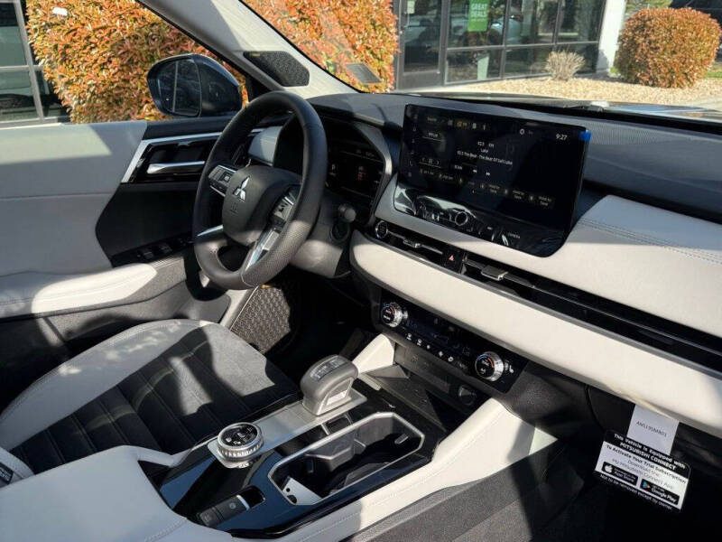 2026 Mitsubishi Outlander SE