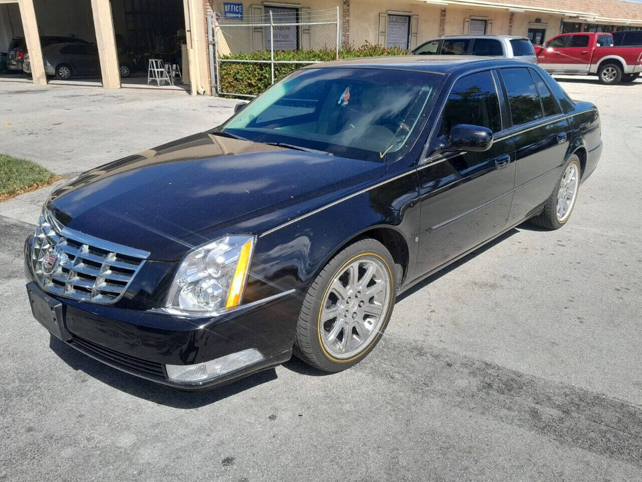 2009 Cadillac DTS Sedan - $5,450