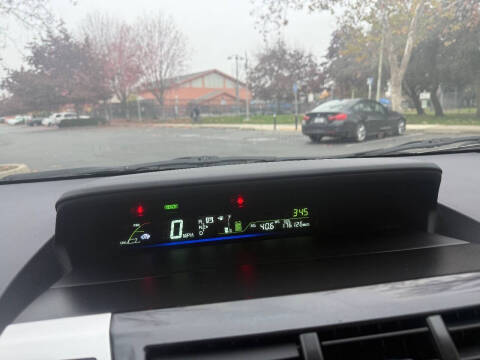 2013 Toyota Prius v Two