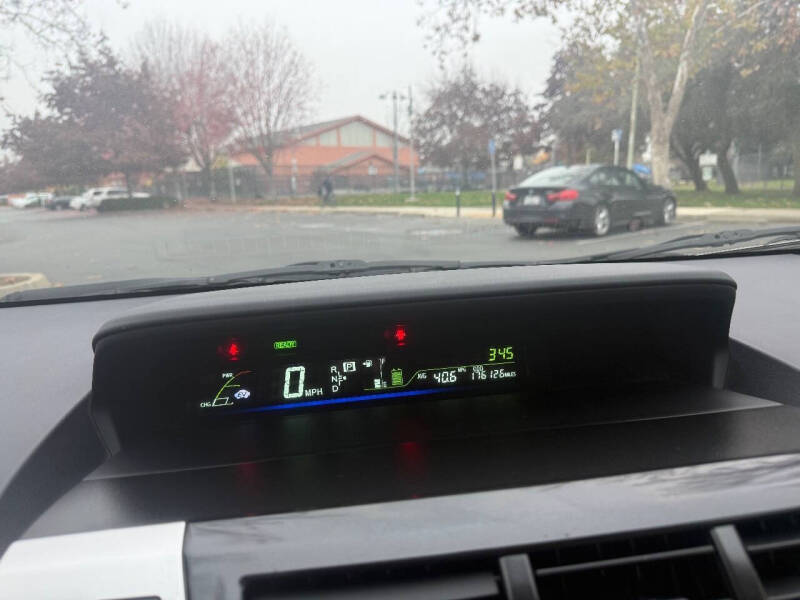 2013 Toyota Prius v Two