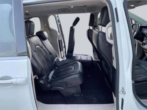 2017 Chrysler Pacifica Touring-L