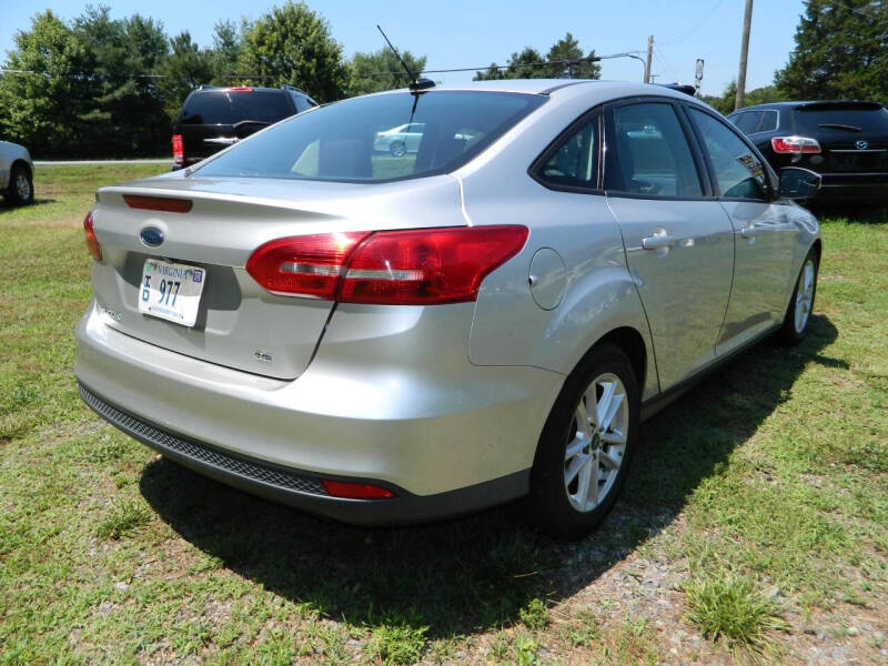 2016 Ford Focus SE photo 6