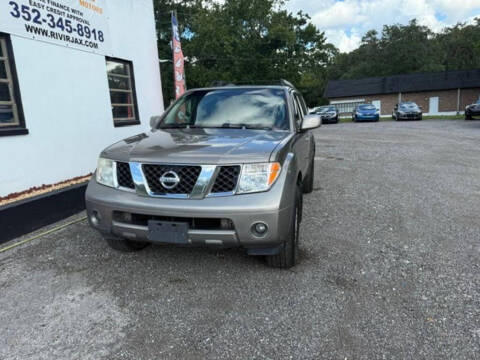 2005 Nissan Pathfinder LE