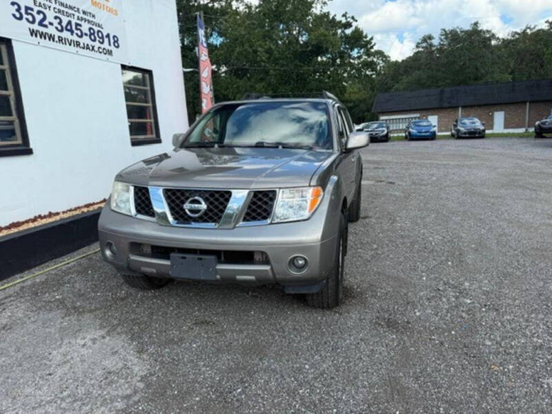 2005 Nissan Pathfinder LE