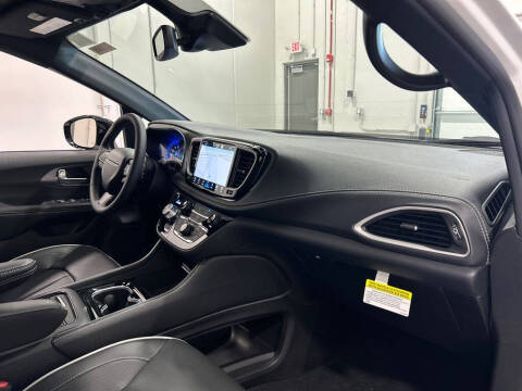 2027 Chrysler Pacifica Limited