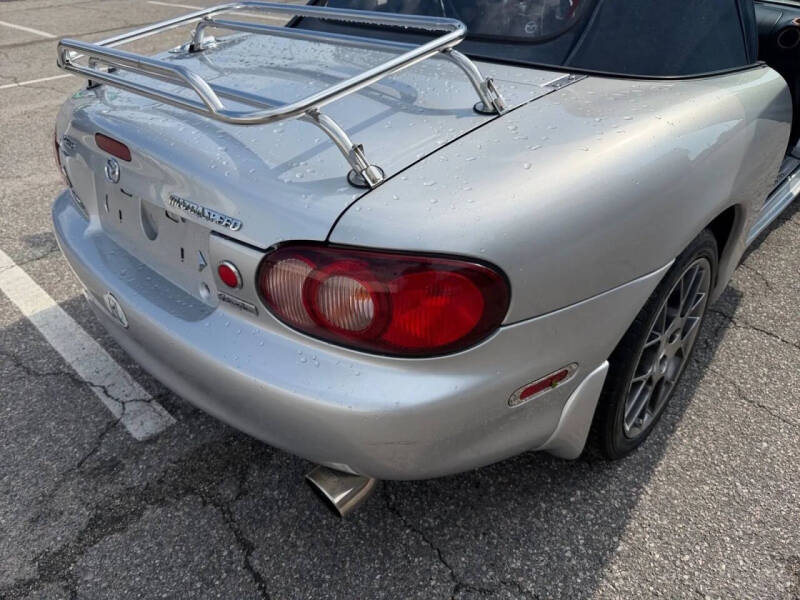 2004 Mazda MX-5 Miata