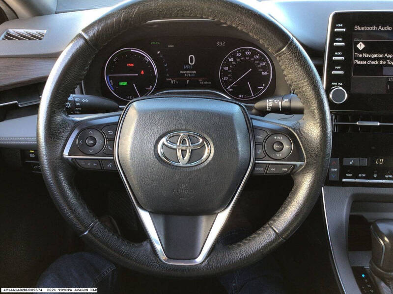 2021 Toyota Avalon Hybrid XLE