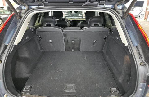 2022 Volvo XC60 B5 Momentum