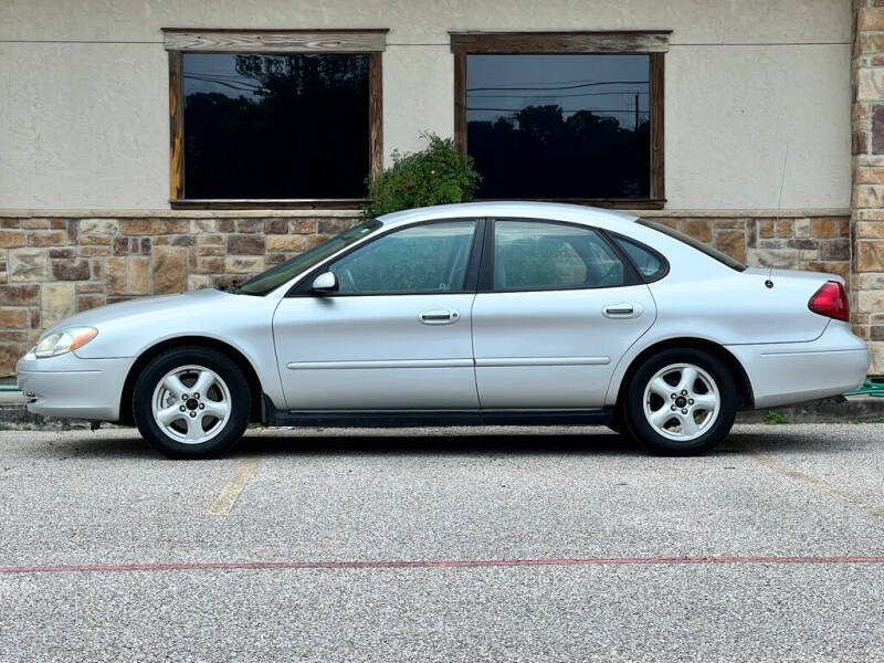 2003 Ford Taurus SE Standard photo 3