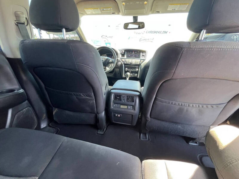2020 Nissan Pathfinder SV