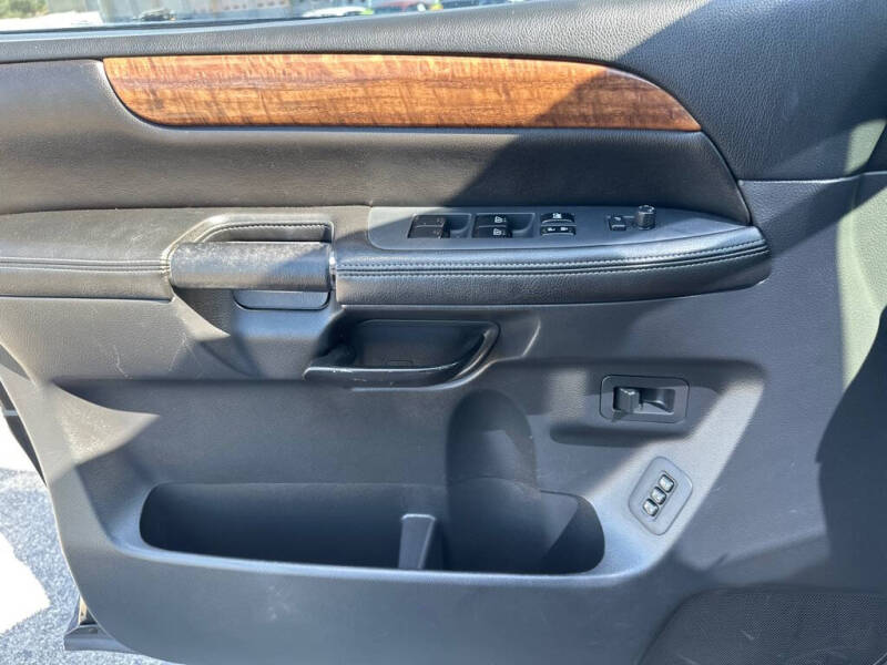 2011 Nissan Armada Platinum