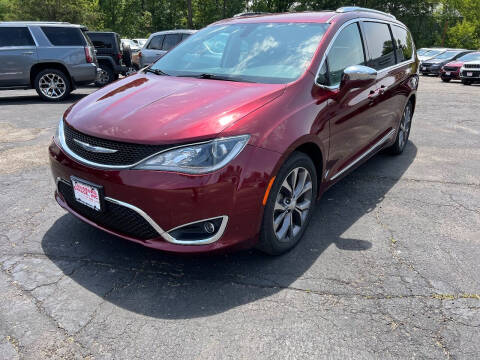2017 Chrysler Pacifica for sale at Louisburg Garage, Inc. in Cuba City WI