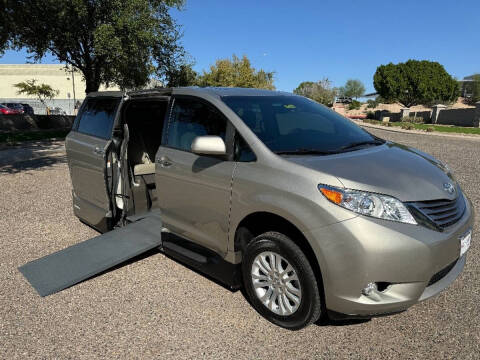 2017 Toyota Sienna XLE Premium 8-Passenger