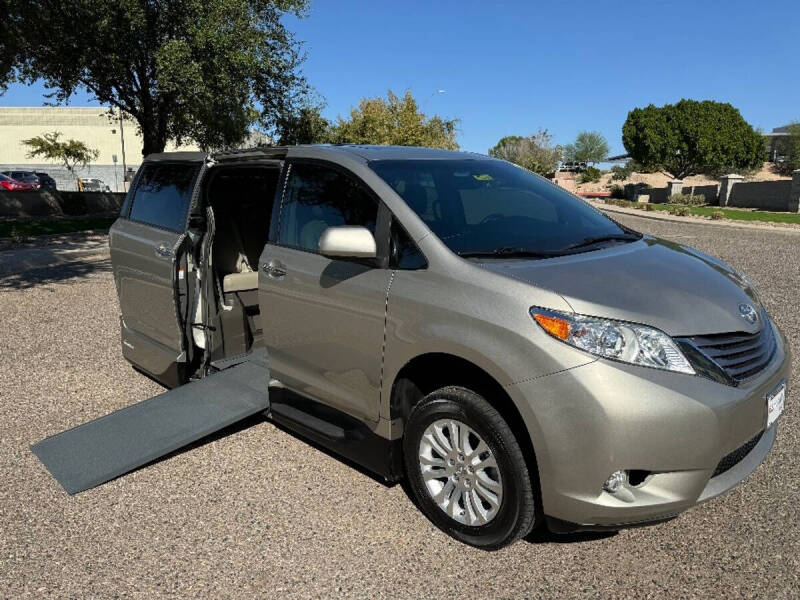 2017 Toyota Sienna XLE Premium 8-Passenger