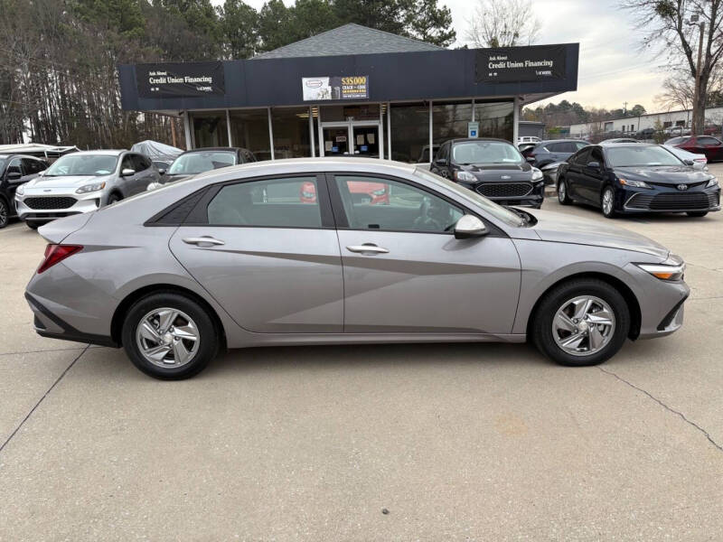 2024 Hyundai Elantra SE