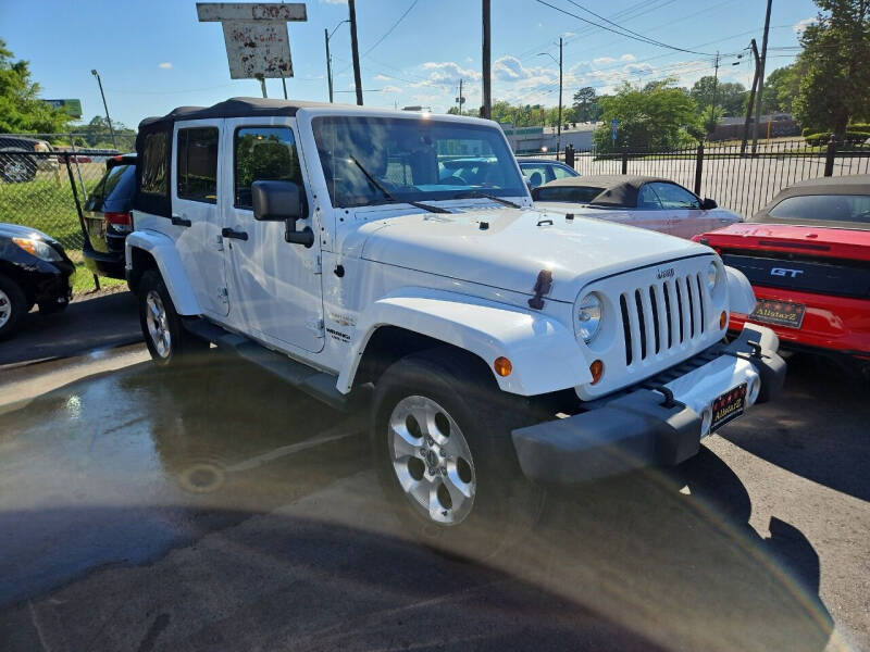 2013 Jeep Wrangler Unlimited Sahara photo 2