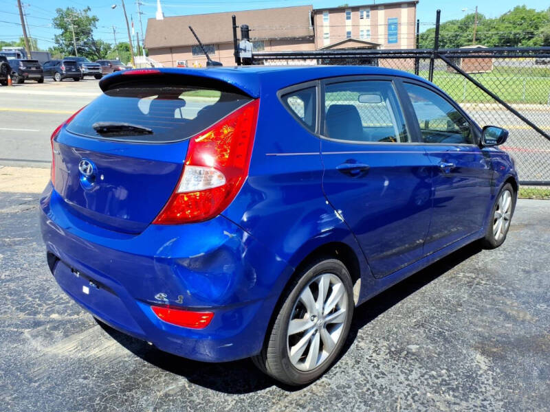2012 Hyundai Accent SE