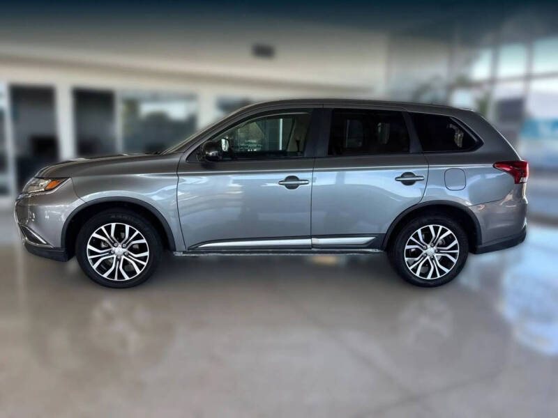 2017 Mitsubishi Outlander ES