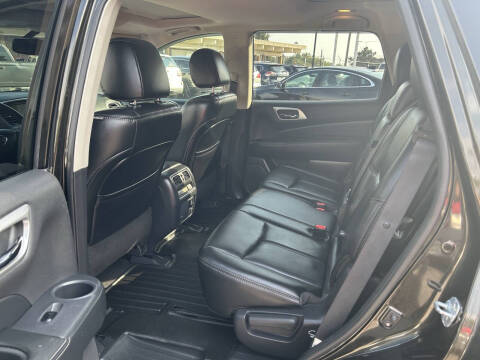 2017 Nissan Pathfinder SL