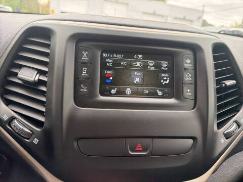 2017 Jeep Cherokee Sport