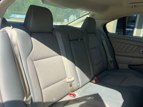 2017 Ford Taurus SEL