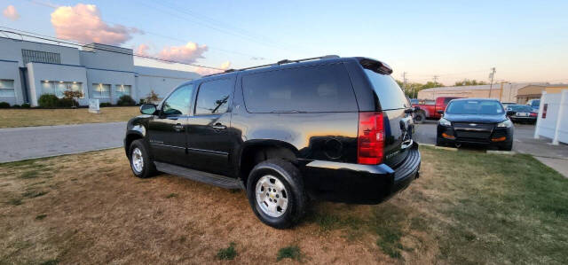 2009 Chevrolet Suburban for sale at URIEL's AUTOMOTIVE LLC in Middletown, OH