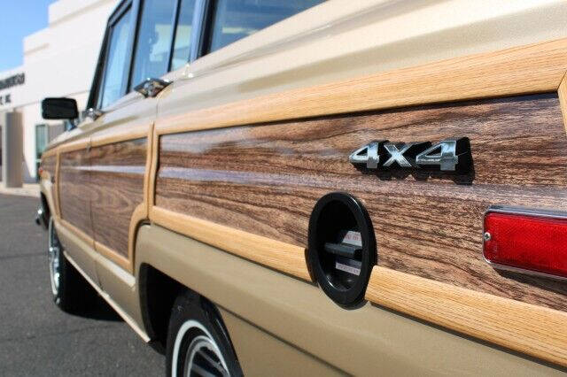 1990 Jeep Grand Wagoneer