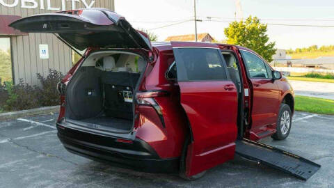 2022 Toyota Sienna LE 8-Passenger