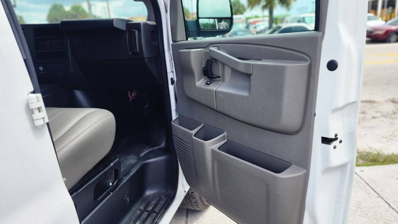 2020 Chevrolet Express  - $18,900