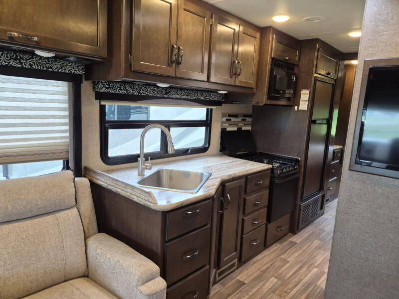 2019 Thor Motor Coach Ace 33.1