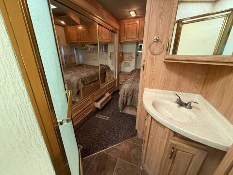 2005 Freightliner XCS Chassis