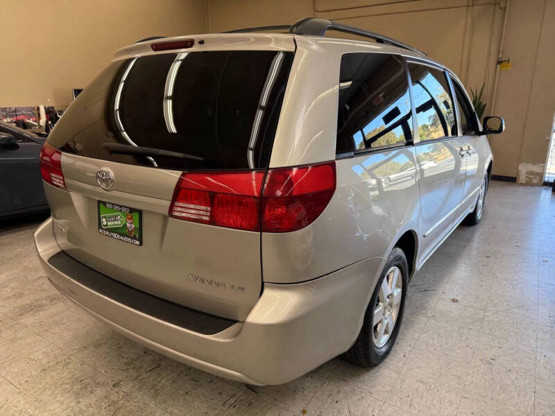 2004 Toyota Sienna