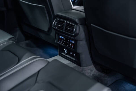 2025 Lamborghini Urus SE