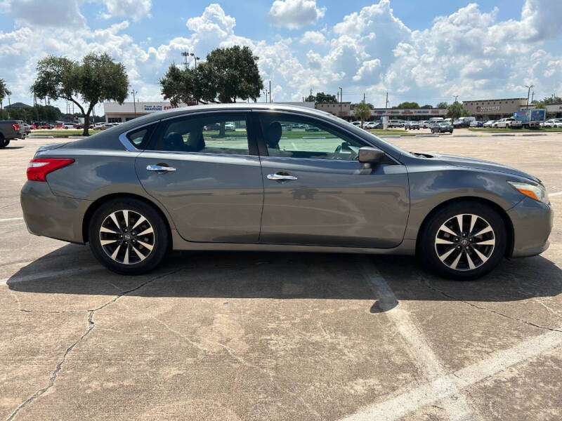 2017 Nissan Altima S photo 17