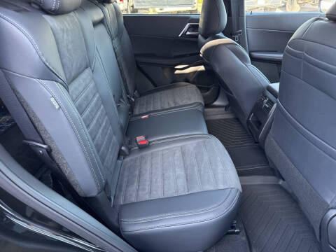 2025 Mitsubishi Outlander PHEV SE