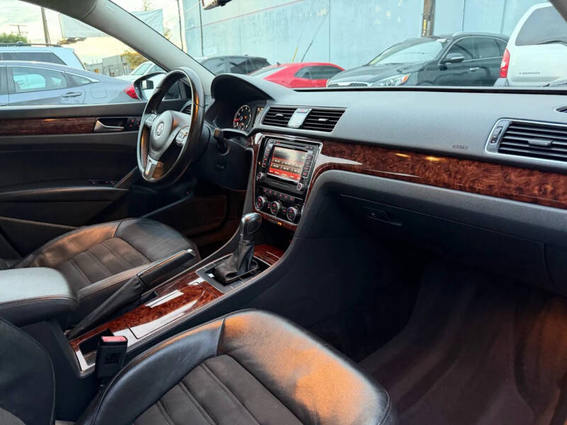 2012 Volkswagen Passat V6 SEL Premium