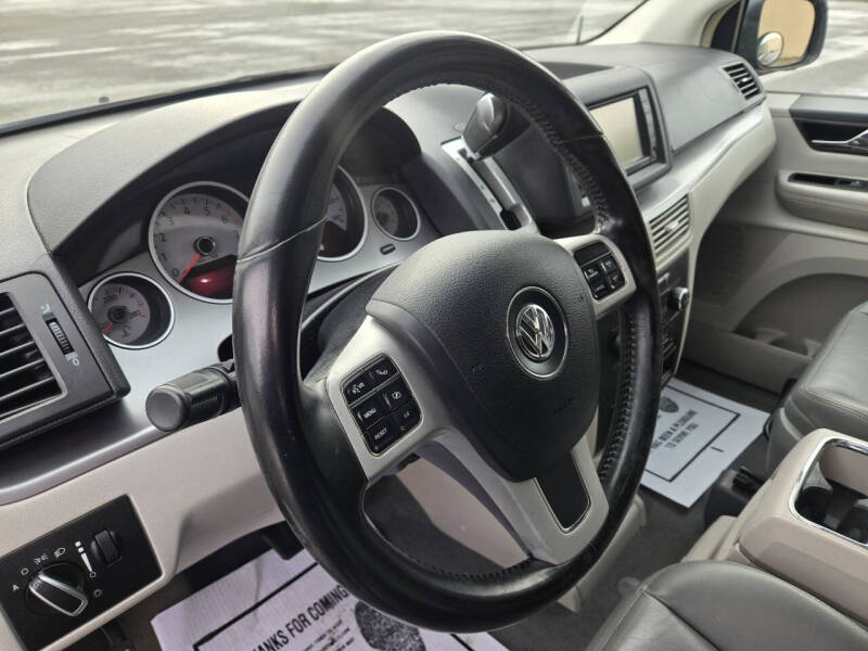 2011 Volkswagen Routan SEL