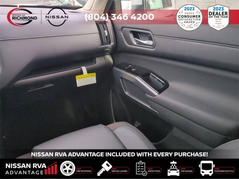 2025 Nissan Pathfinder SL