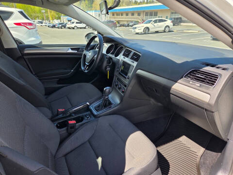 2017 Volkswagen Golf TSI S