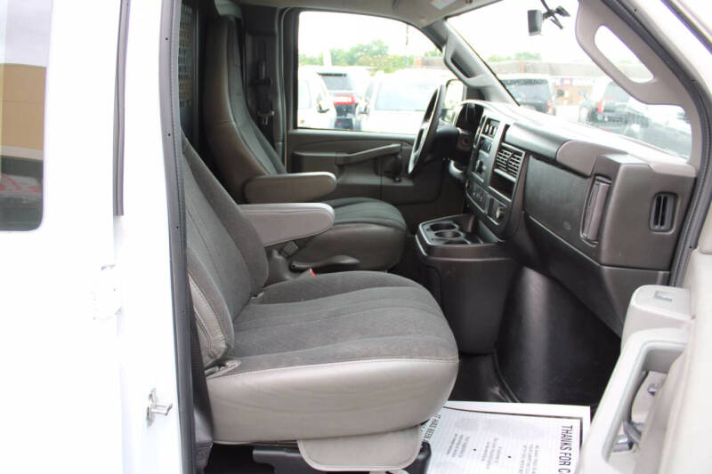 2023 GMC Savana 2500