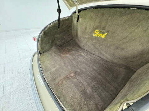 1948 Ford Super Deluxe