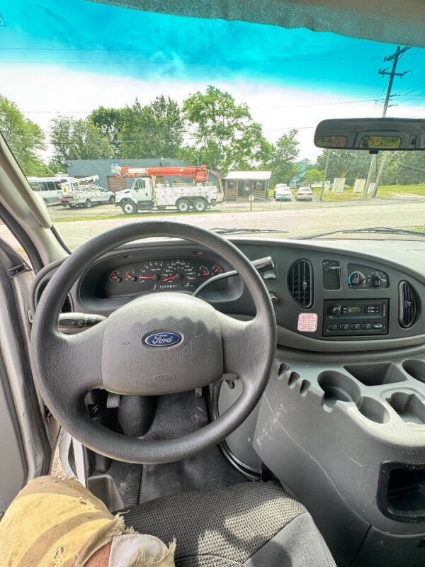 2004 Ford E-Series