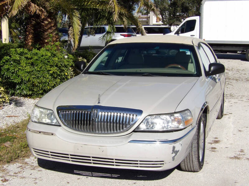 Used 2007 Lincoln Town Car Signature with VIN 1LNHM81V47Y608465 for sale in Fort Myers, FL